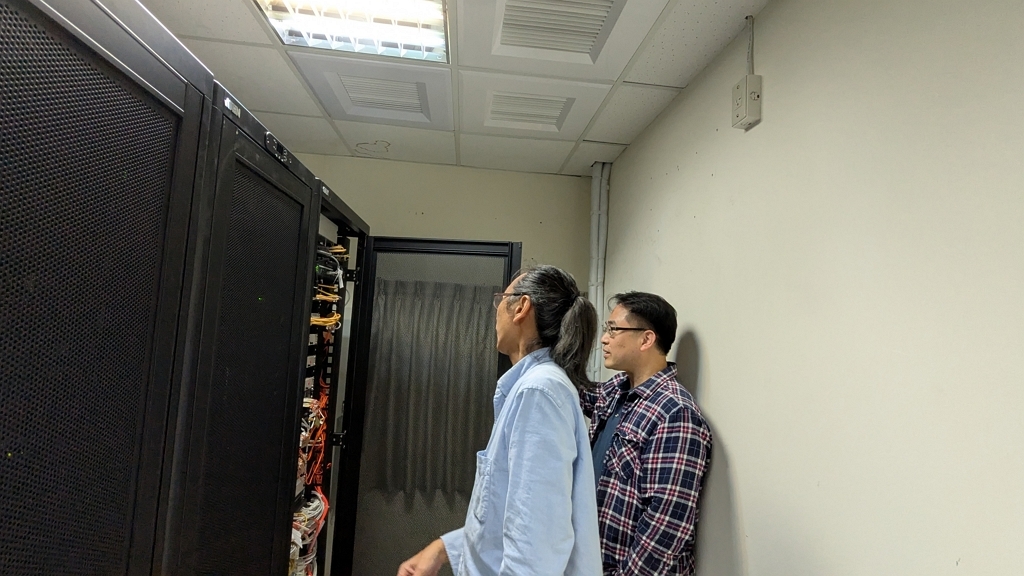 114年12月24日耕莘專校到校關懷參觀機房